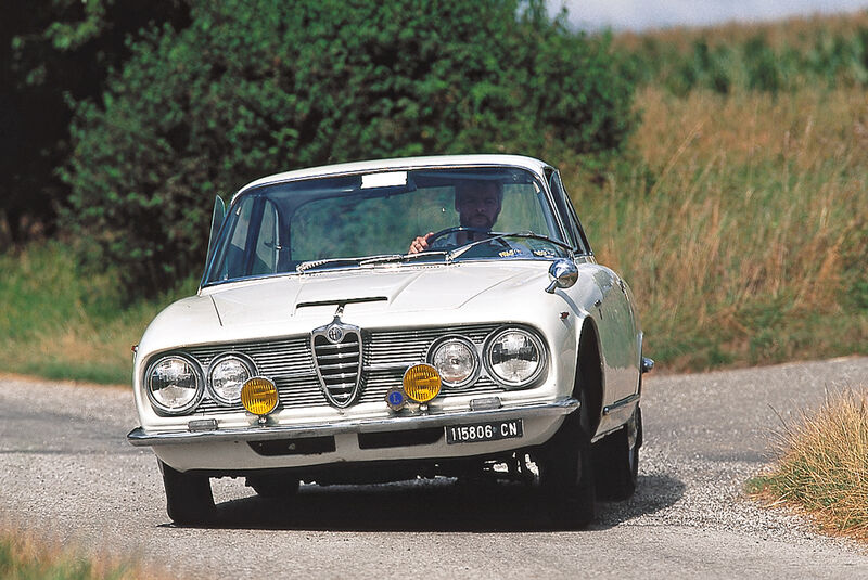 Alfa Romeo 2600 Sprint, Frontansicht