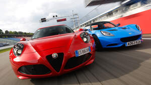 Alfa Romeo 4c Und Iveco Race Stralis Sportwagen Vs