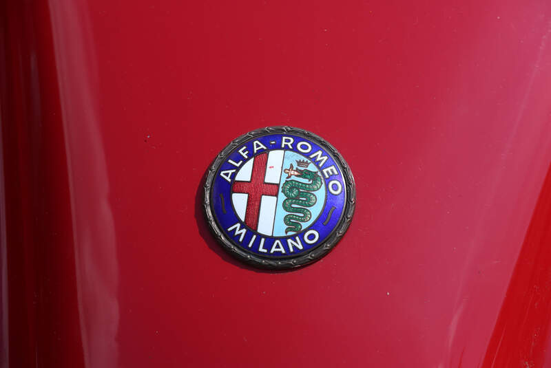 Alfa Romeo 750 Competizione, Emblem