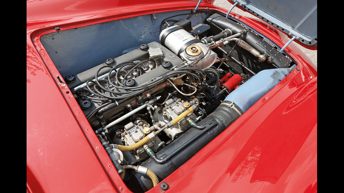 Alfa Romeo 750 Competizione, Motor