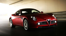 Alfa Romeo 8C - Frontansicht in Fahrt