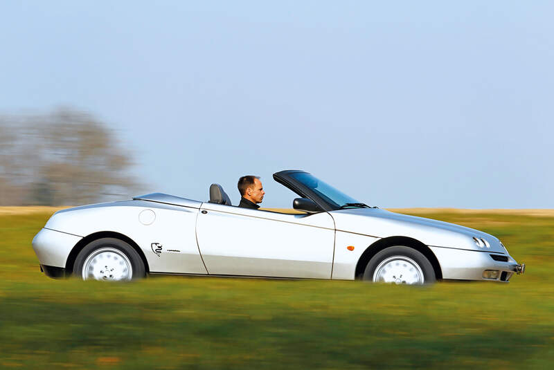 Alfa Romeo 916, Seitenansicht