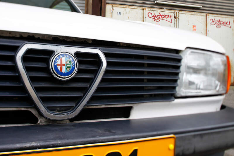 Alfa Romeo Alfasud 1.5, Emblem, Kühlergrill