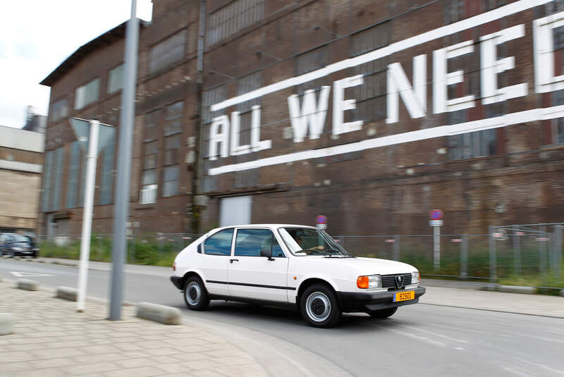 Alfa Romeo Alfasud 1.5, Seitenansicht
