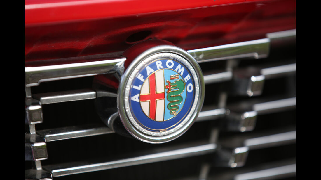 Alfa Romeo Bertone, Kühlergrill, Emblem