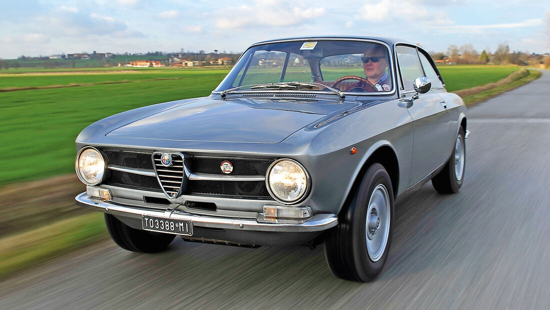 Alfa Romeo GT 1300 Junior (Bertone)