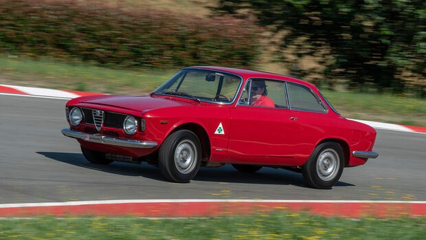 Alfa Romeo Giulia GTAm, alt und neu im Vergleich
