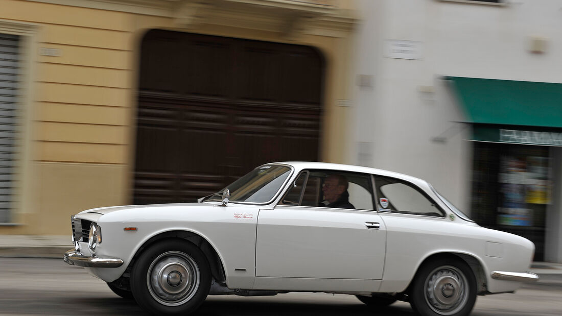 Alfa Romeo Giulia Sprint GT, Seitenansicht