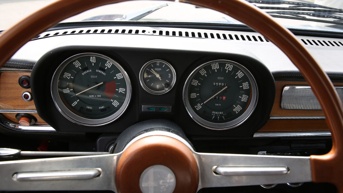 Alfa Romeo Giulia Super, Cockpit
