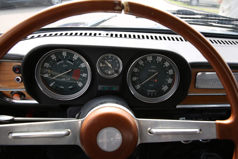 Alfa Romeo Giulia Super, Cockpit