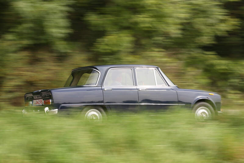 Alfa Romeo Giulia Super, Seitenansicht