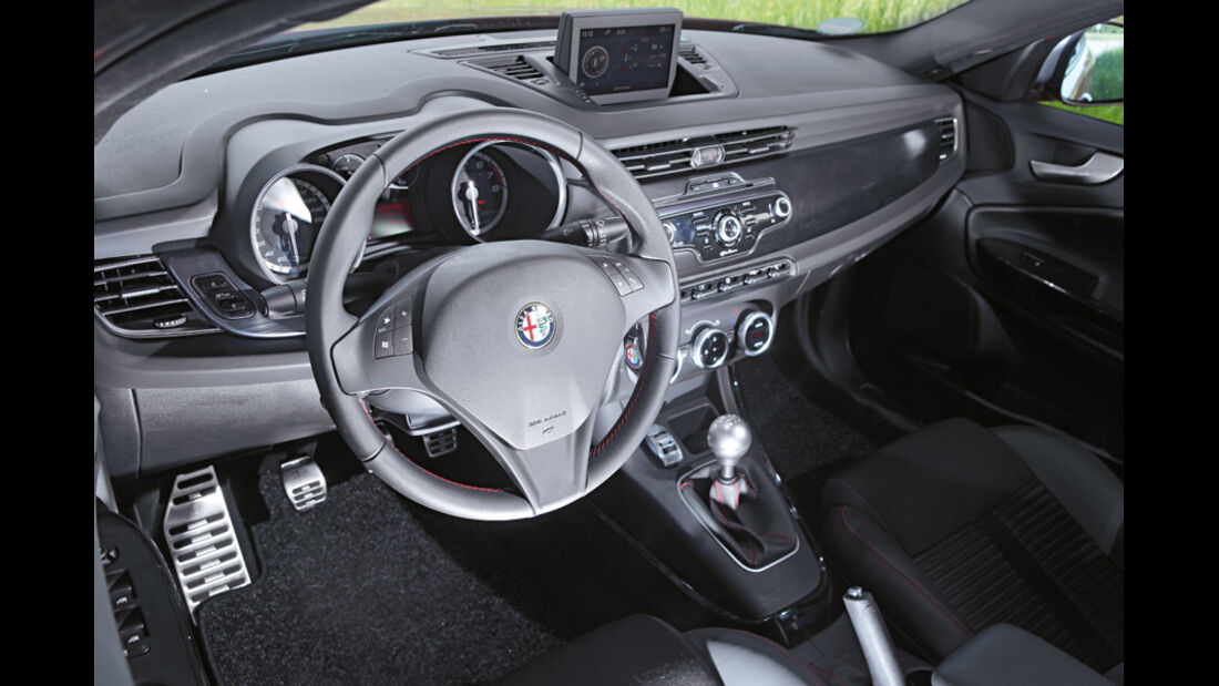 Alfa Romeo Giulietta 1.4 TB 16V, Cockpit, Lenkrad