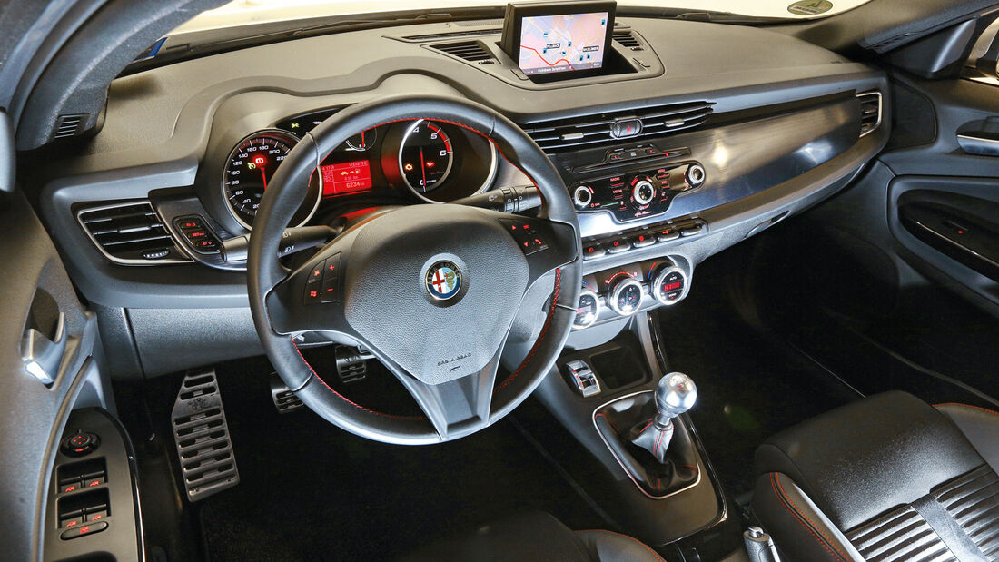 Alfa Romeo Giulietta 2.0 JTDM, Cockpit