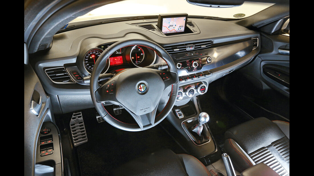Alfa Romeo Giulietta 2.0 JTDM, Cockpit