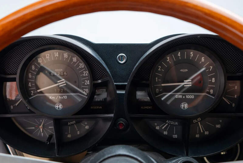 Alfa Romeo Montreal