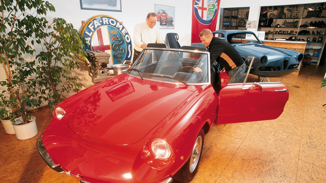 Alfa Romeo Spider im Showroom