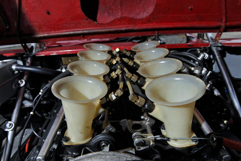 Alfa Romeo T33/3, Motor, Zylinder
