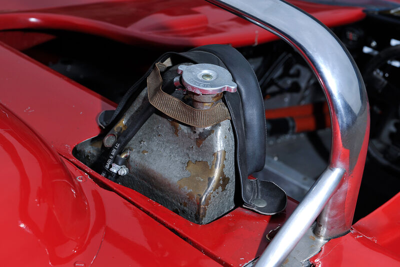 Alfa Romeo T33/3, Tankdeckel