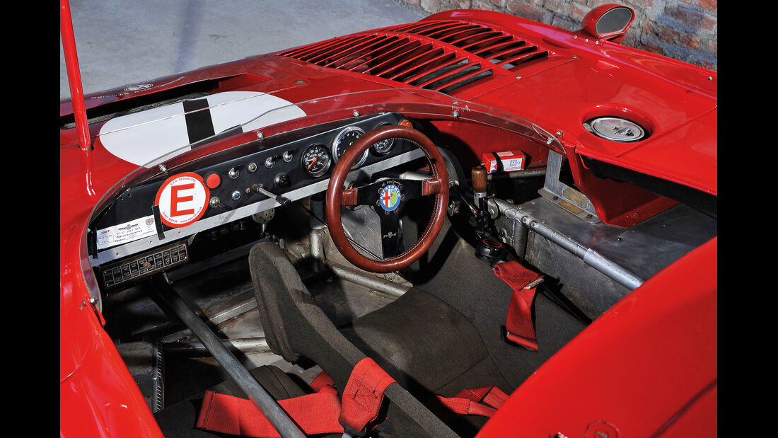 Alfa Romeo T33/TT/12, Cockpit