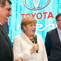 Angela Merkel IAA 2015 Toyota