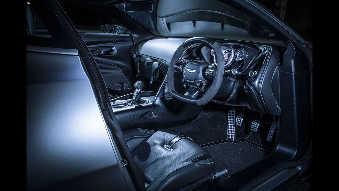 Aston Martin DB10 - Ausfahrt - James Bond - Sportwagen - V8