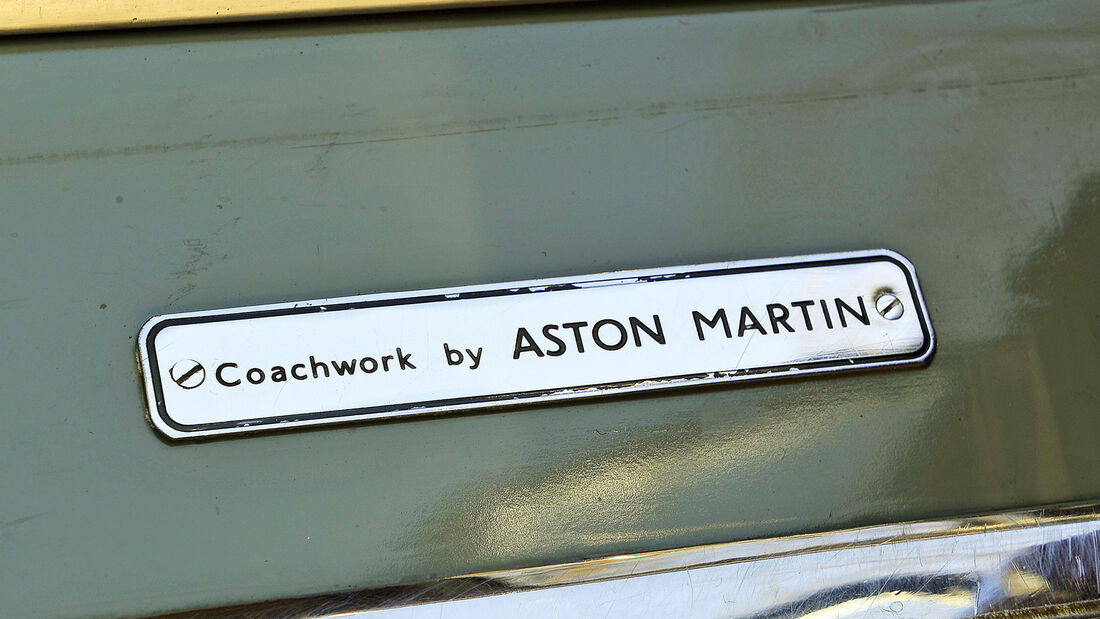 Aston Martin DB2, Schild, Typenbezeichnung