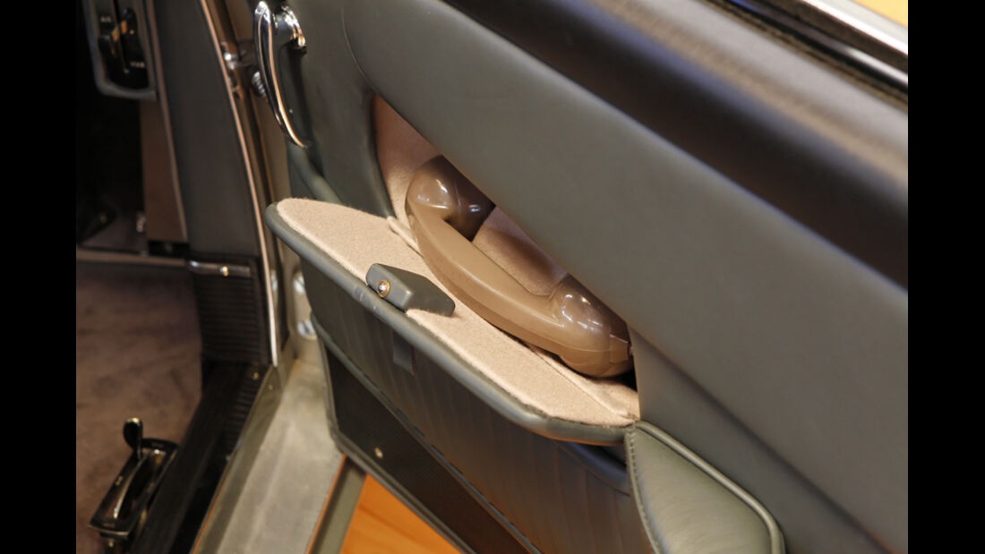 Aston Martin DB5 "007", Telefon, Innenverkleidung, Tür