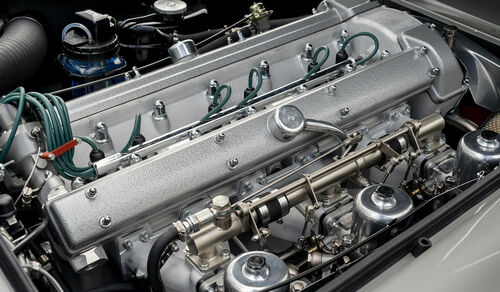 Aston Martin DB5 Goldfinger, Motor