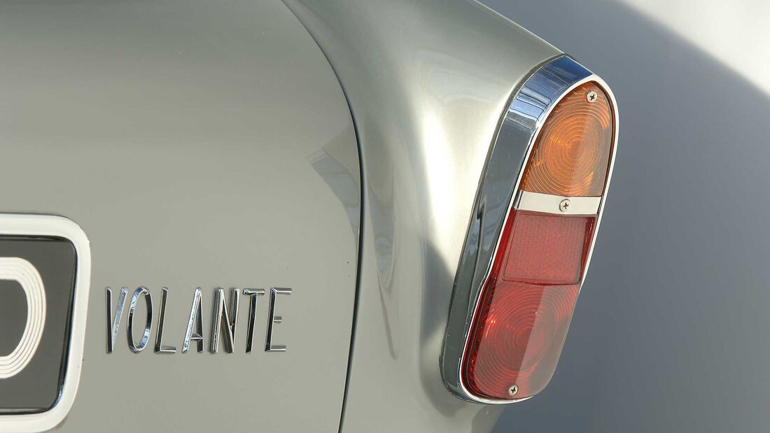 Aston Martin DB5 Short Chassis Volante (1965-66)