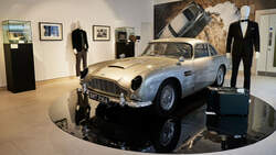 Aston Martin DB5 replica stunt car James Bond No time to die (2021)