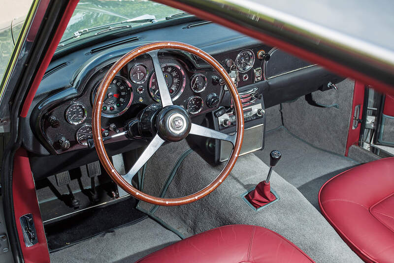 Aston Martin DB6, Cockpit