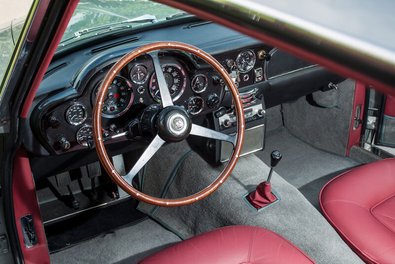 Aston Martin DB6 MK I, Cockpit