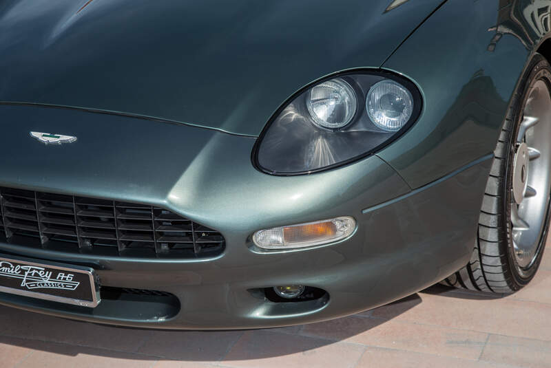 Aston Martin DB7, Frontscheinwerfer