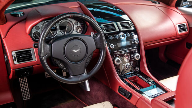 Aston Martin DBS, Interieur