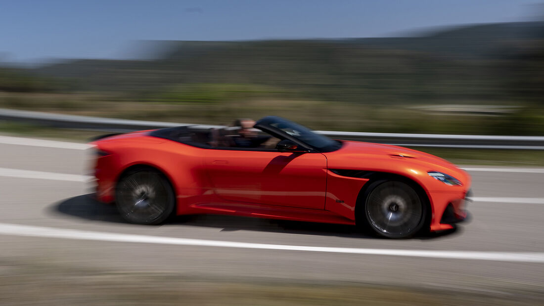 Aston Martin DBS Superleggera Volante