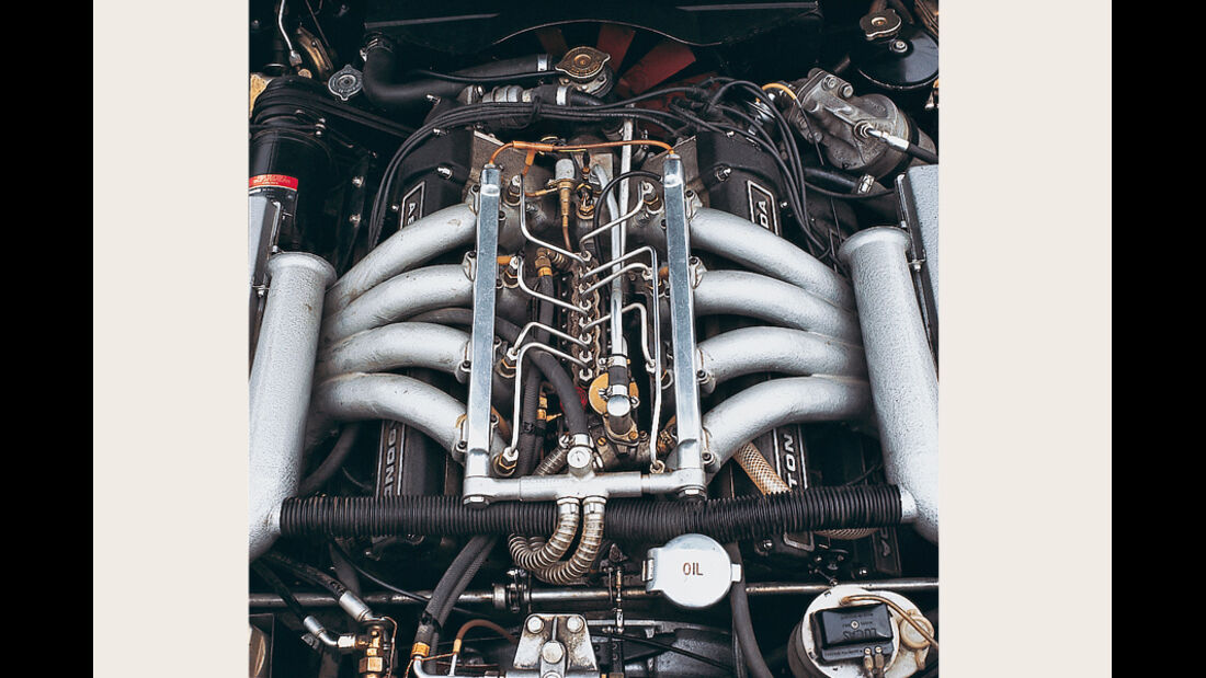 Aston Martin DBS V8, motor