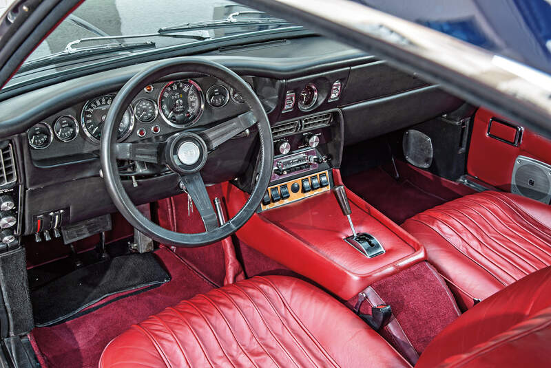 Aston Martin DBS Vantage,  Cockpit