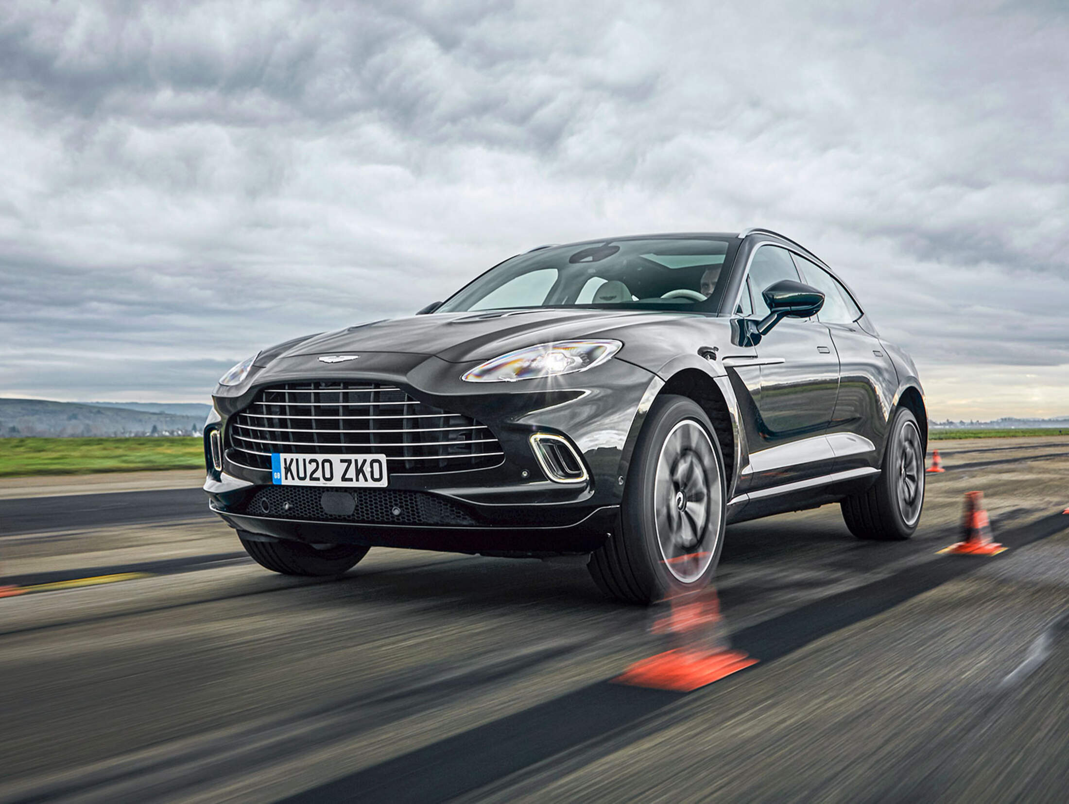 Aston Martin DBX im Test | AUTO MOTOR UND SPORT