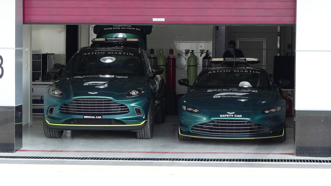 Aston Martin DBX & Vantage - Medical Car - Safety Car - Formel 1 - GP Katar - Donnerstag - 18.11.2021