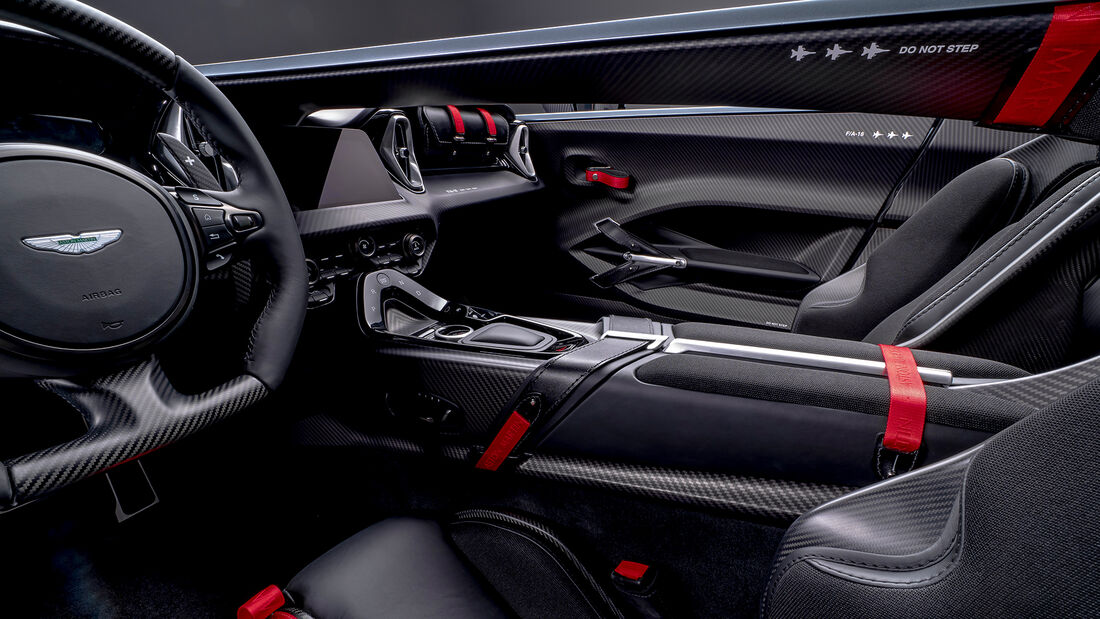 Aston Martin V12 Speedster - Sportwagen - Roadster