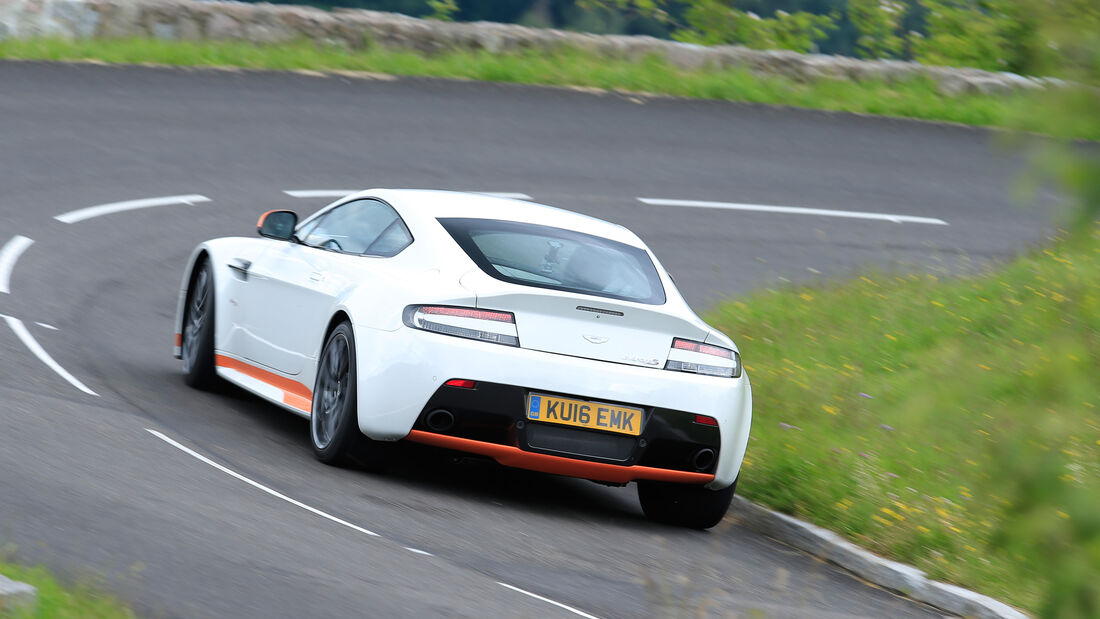 Aston Martin V12 Vantage S, Heckansicht