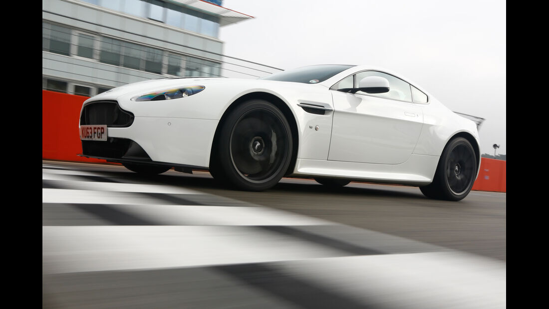 Aston Martin V12 Vantage S, Seitenansicht