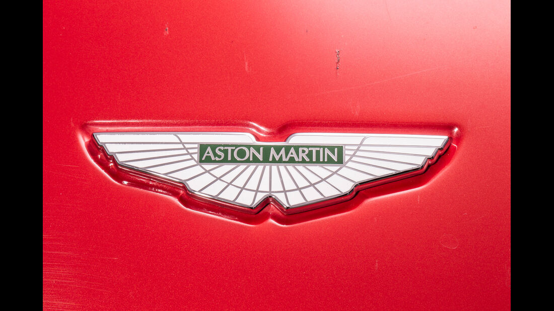Aston Martin V8 Vantage, Emblem
