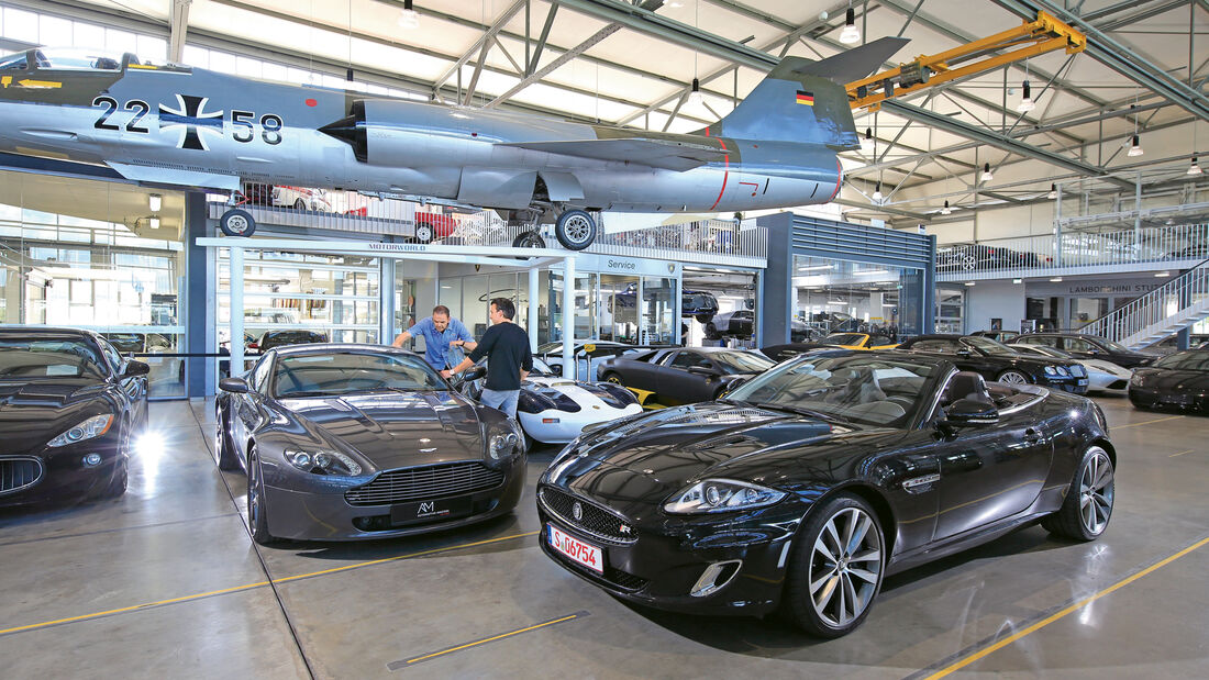 Aston Martin V8 Vantage, Jaguar XKR, Verkaufsraum