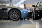 Aston Martin V8 Vantage, Jaguar XKR, Verkaufsraum