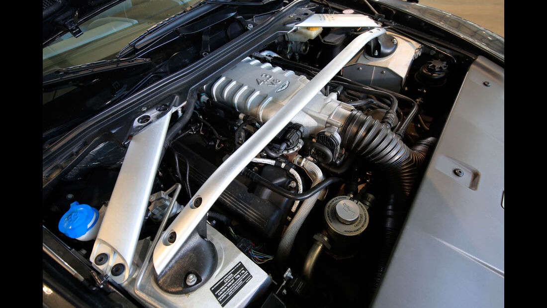 Aston Martin V8 Vantage, Motor
