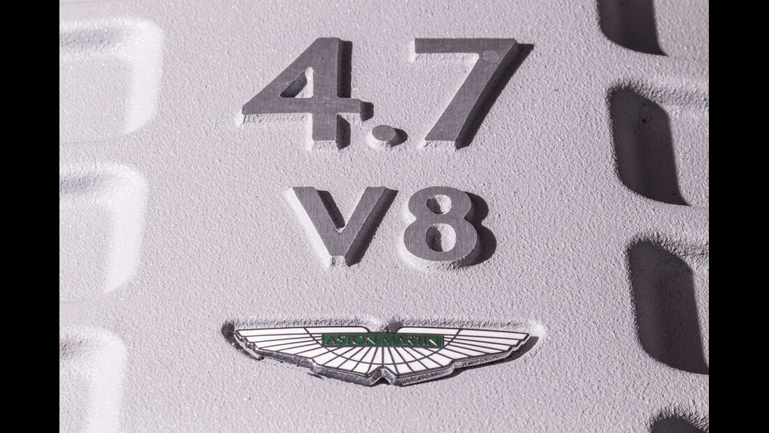 Aston Martin V8 Vantage, Schild