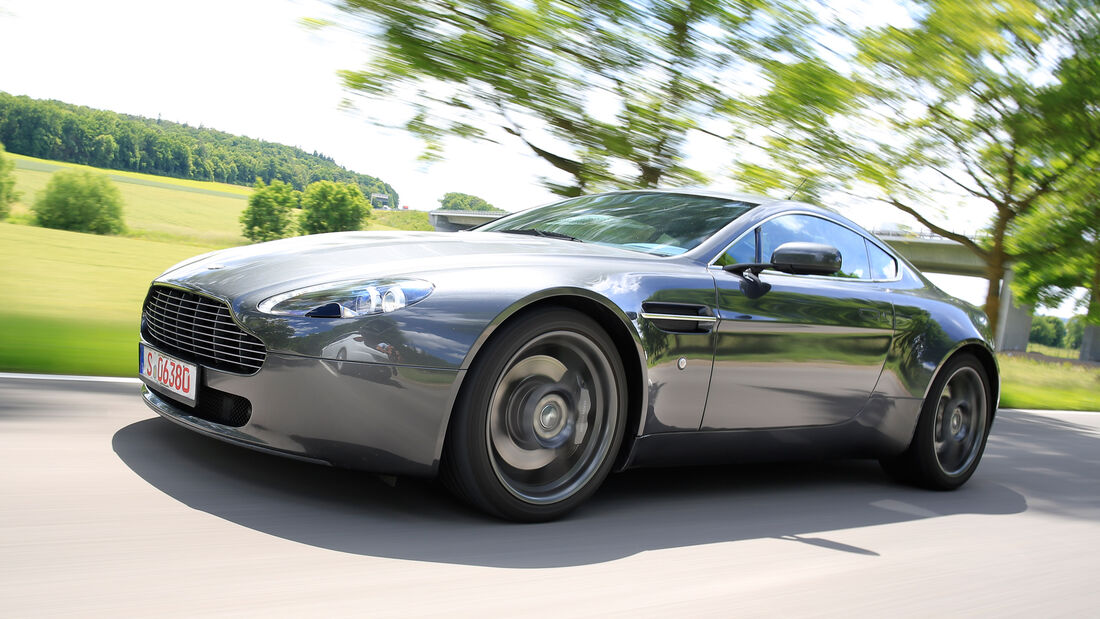 Aston Martin V8 Vantage, Seitenansicht