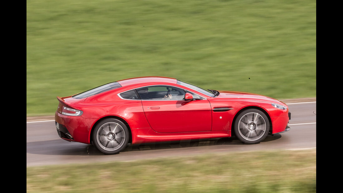 Aston Martin V8 Vantage, Seitenansicht