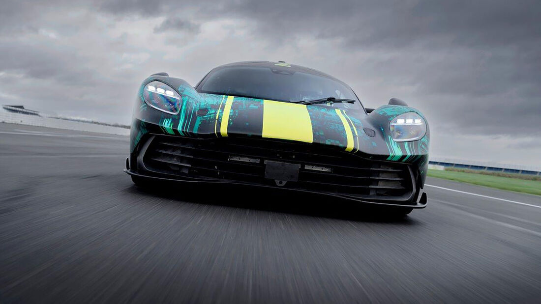 Aston Martin Valhalla Prototyp Erlkönig Silverstone Rennstrecke